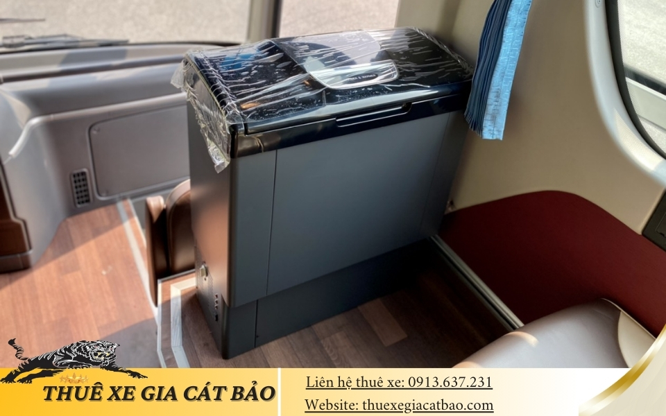 tu lanh duoc lap dat san tren xe